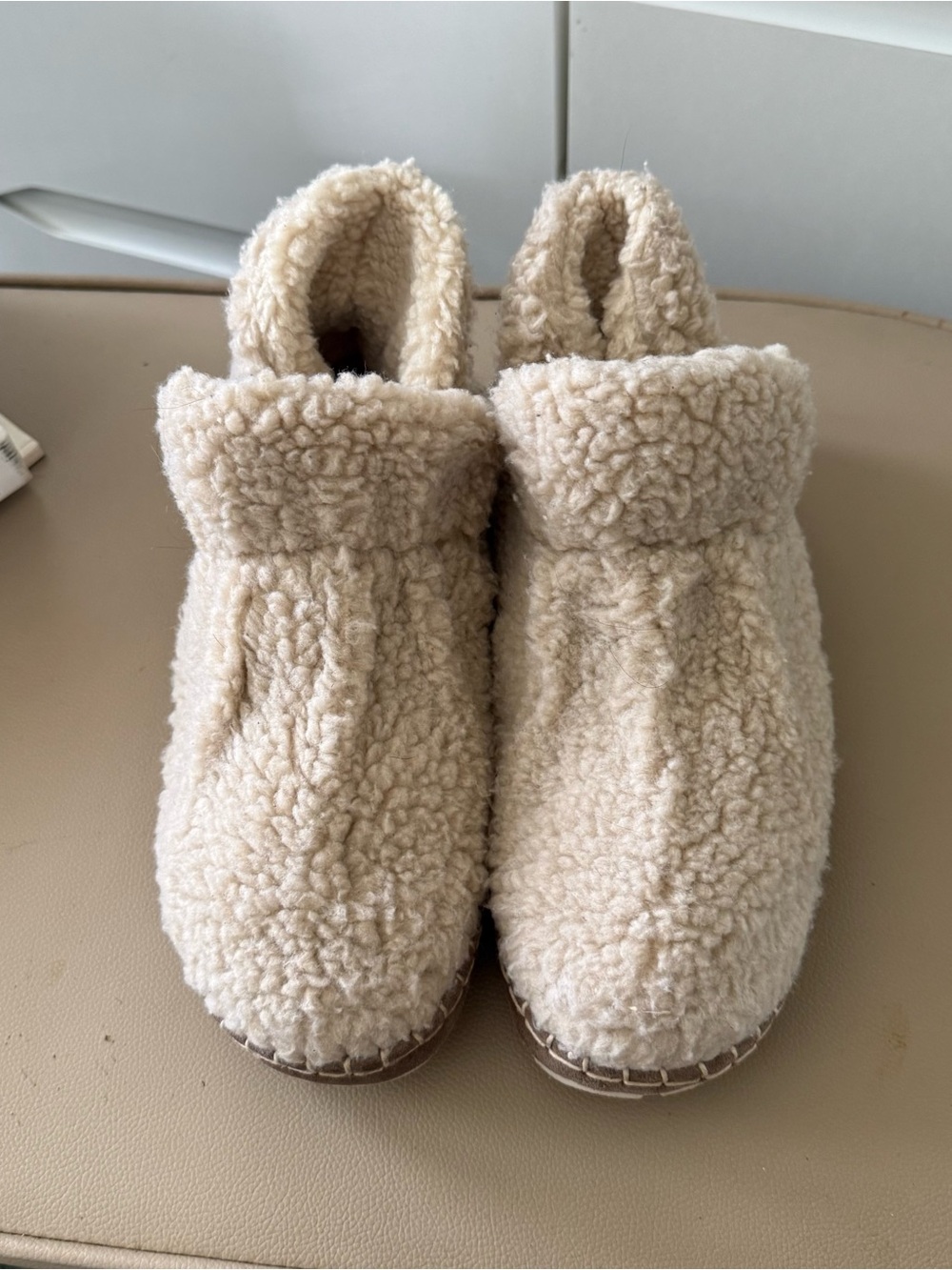 L.L.Bean Cozy Slipper Bootie Pile Fleece Cream
Winter Cabin Warm
